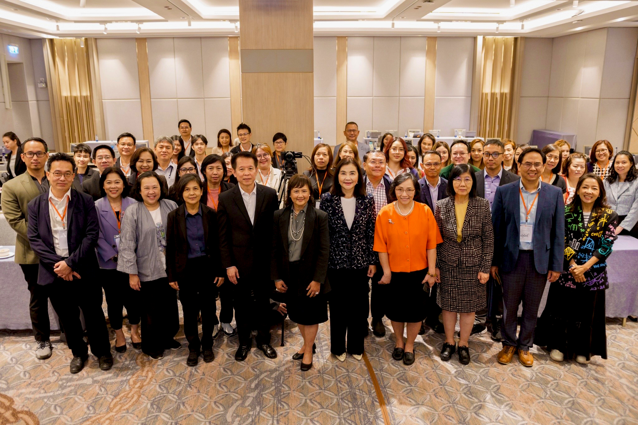 รศ.ดร.พรรณวิภา กฤษฎาพงษ์ ประธานผู้บริหารกลุ่มบริษัท สเปเชี่ยลตี้ เนเชอรัล โปรดักส์จำกัด มหาชน (SNPS) ร่วมเป็นวิทยากรในการเสวนา ในหัวข้อ “Business Strategies for Growth”